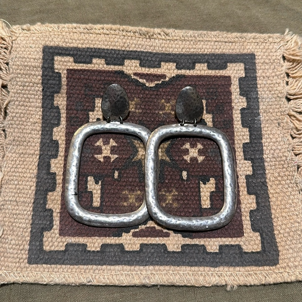 2 Bandits earrings